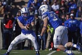 UZI妻子宣布喜讯，家庭再添新成员，网友：一个玩VN一个玩卡莎